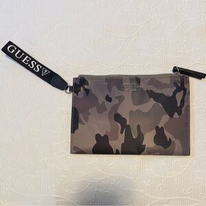 GUESS Camouflage Zip Pouch